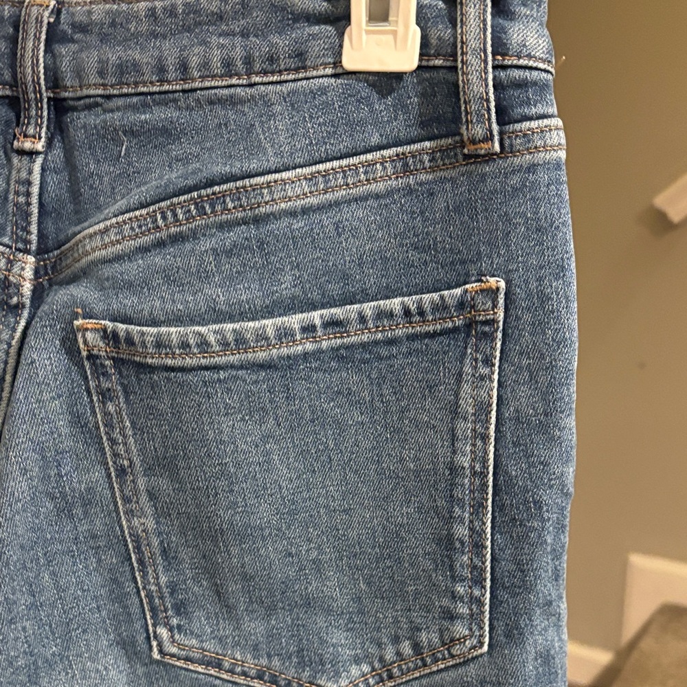Old Navy High-Rise Curvy Straight Indigo Jeans - Picture 4 of 5